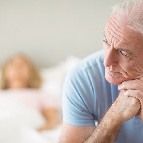 man-bij-bed-ziekte-seksualiteit